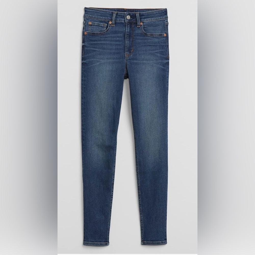 Gap Universal High Rise Legging Jean, size 26R, medium wash. Never worn!